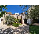 original_1790929503_modern-mediterranean-courtyard-home-1.png