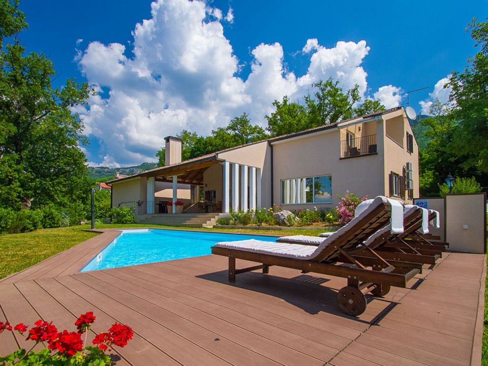 original_1651089931_villa-buzet-aussenaufnahme-1.jpg