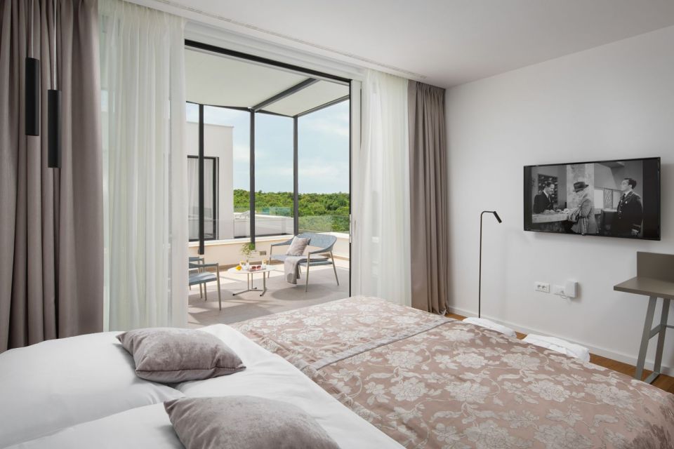 original_1680878492_bedroom3.jpg