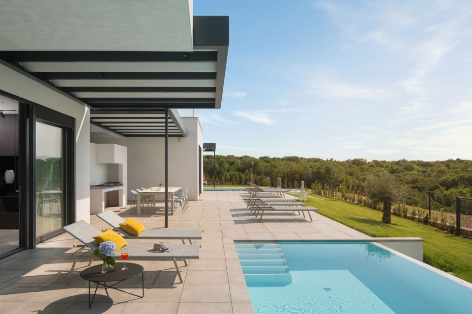 original_1680878579_swimming-pool.jpg