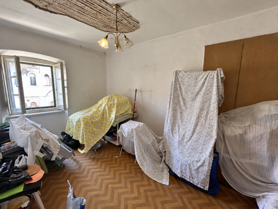 original_1792257663_renovation-room-with-covered-furniture.png