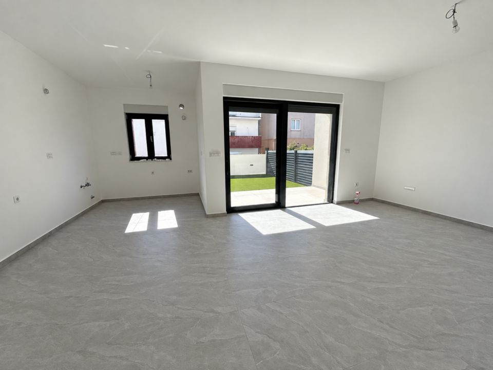 original_1791188619_sunlit-empty-modern-apartment-interior.png