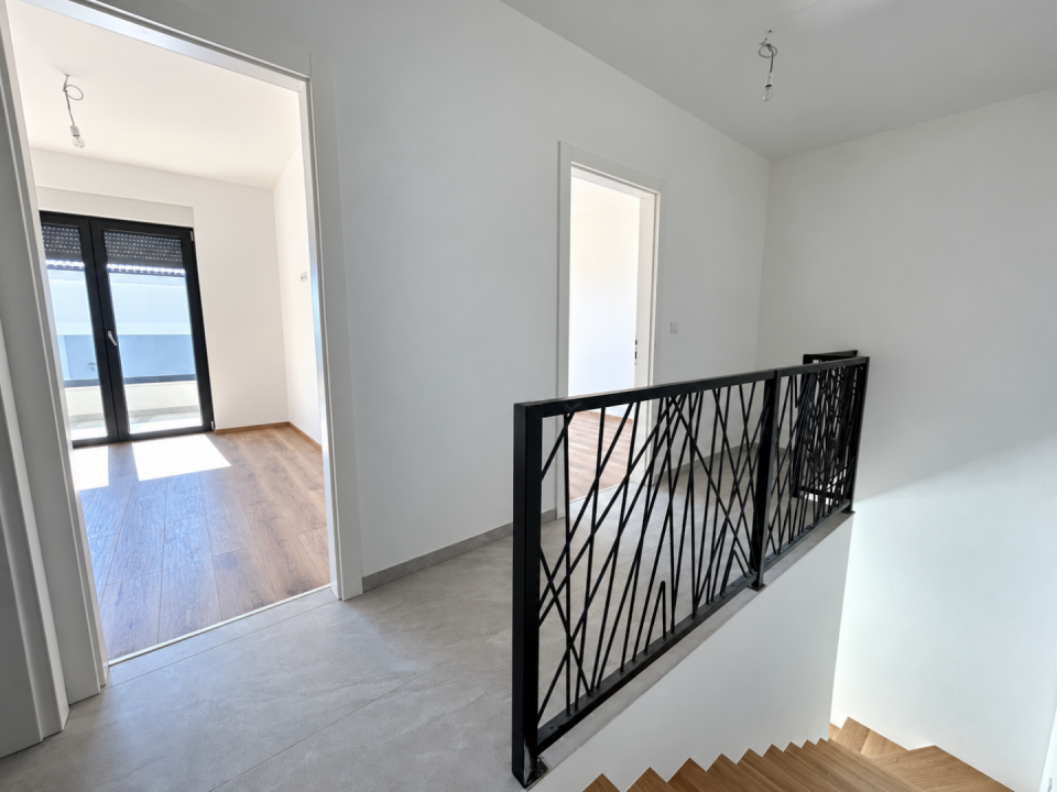 original_1791188678_sunlit-minimalist-hallway-with-oak-stairs.png