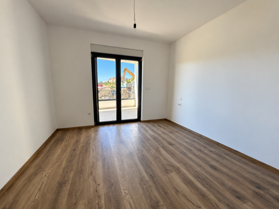 original_1790936243_bright-empty-room-with-construction-view.png