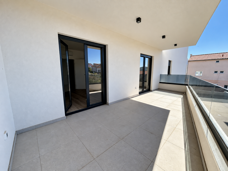 original_1790936463_sunlit-modern-apartment-terrace.png