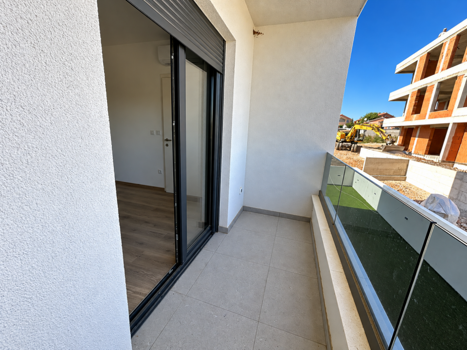 original_1790936467_sunlit-modern-balcony-overlooking-construction.png