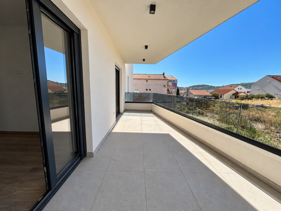 original_1790936506_sunlit-modern-apartment-balcony.png