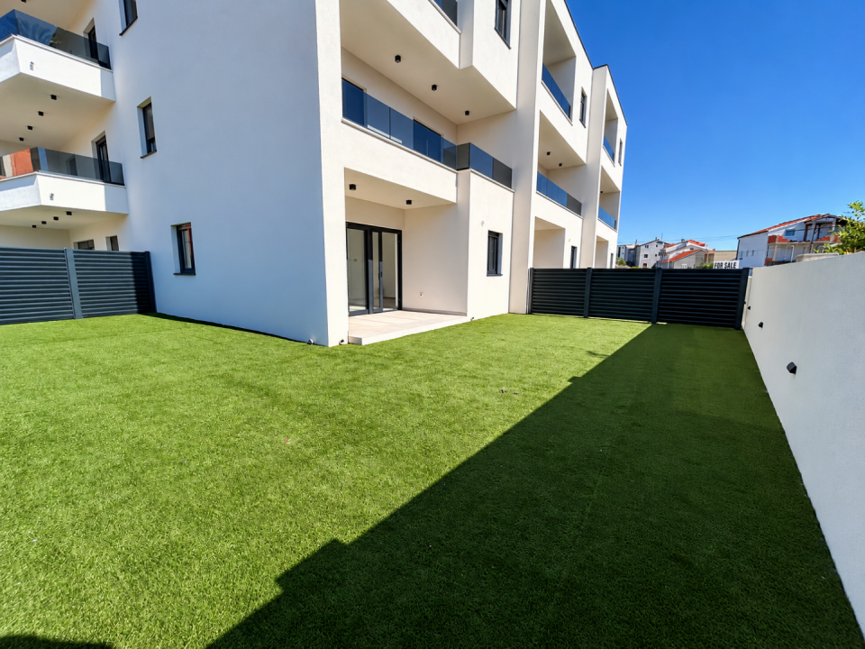 original_1790938636_modern-white-condo-with-sunny-turf-yard.png