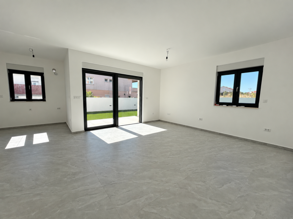 original_1790938642_sunlit-empty-modern-living-room.png