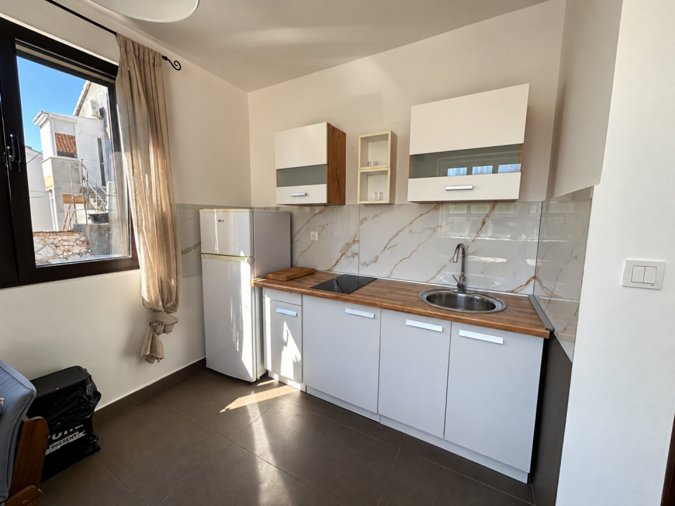 original_1790929378_sunlit-minimalist-kitchen-corner.png