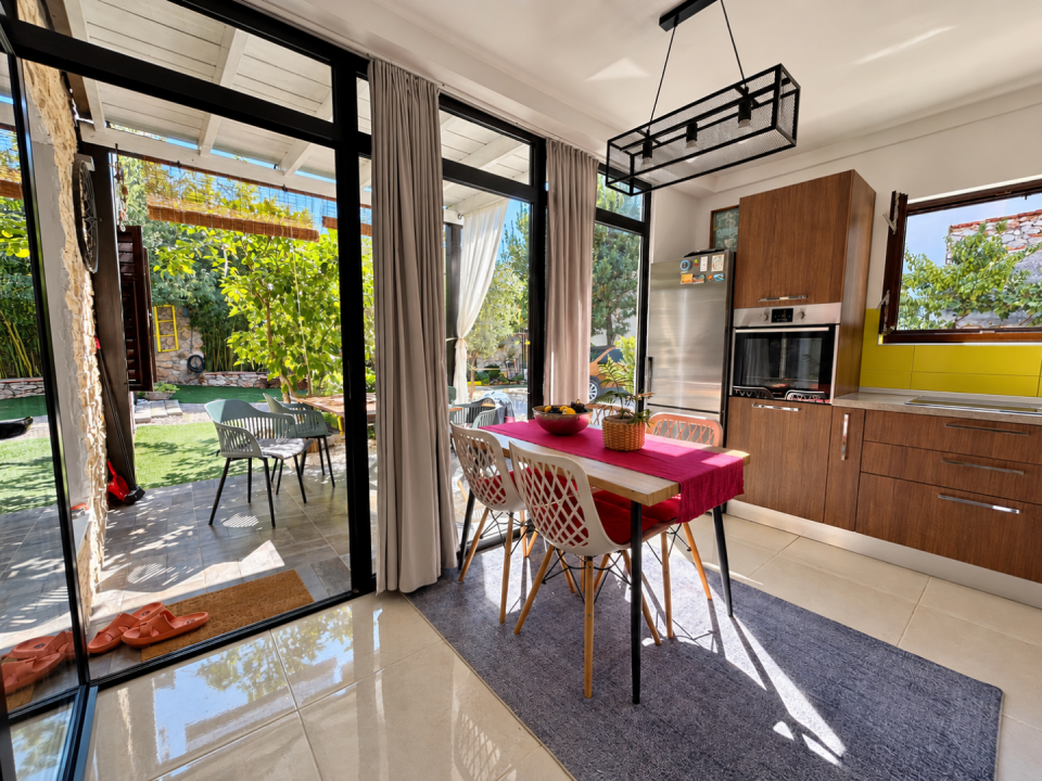 original_1790929402_sunlit-modern-kitchen-and-garden-patio.png