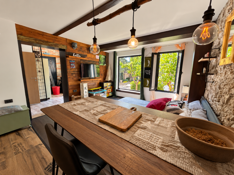original_1790929444_cozy-rustic-loft-with-garden-views.png