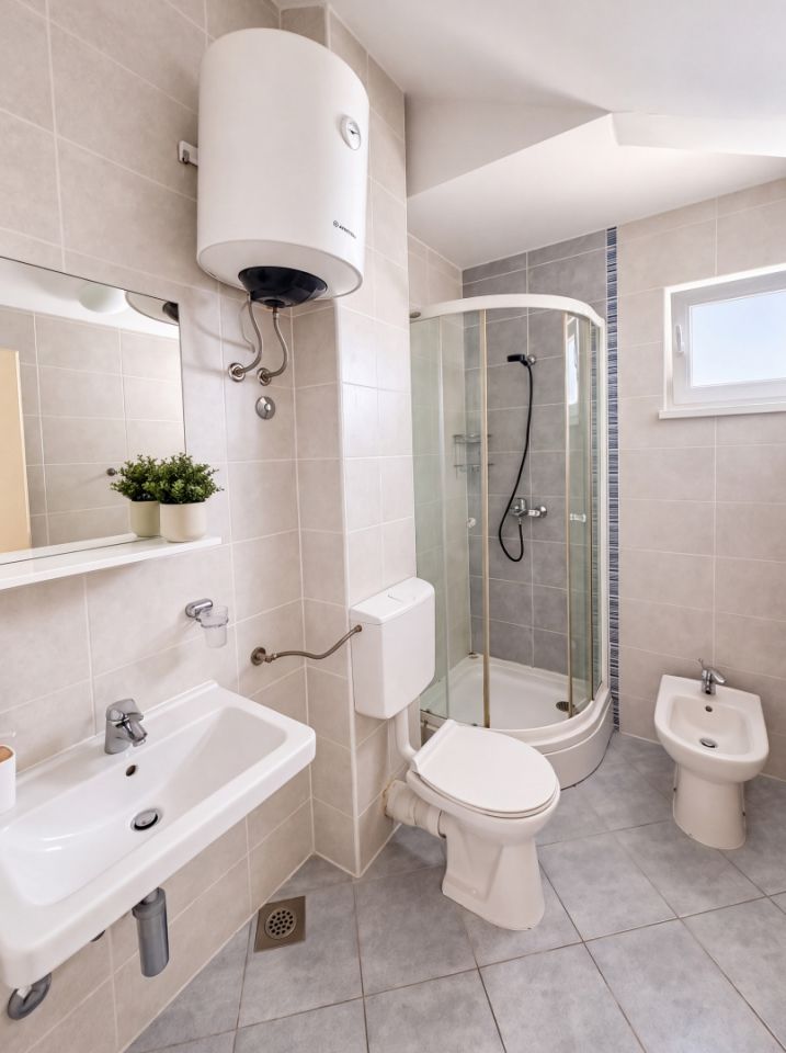 original_1790251808_13_bathroom_with_bidet.jpg