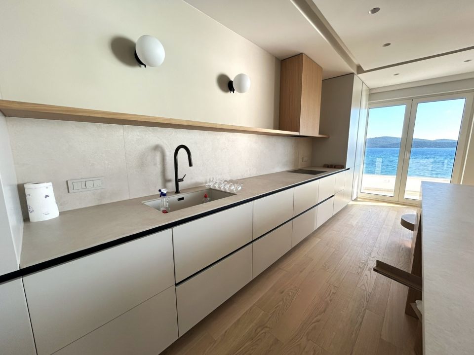 original_1778527875_moderna-luksuzna-kuhinja_zaboric-penthouse-dux.jpeg