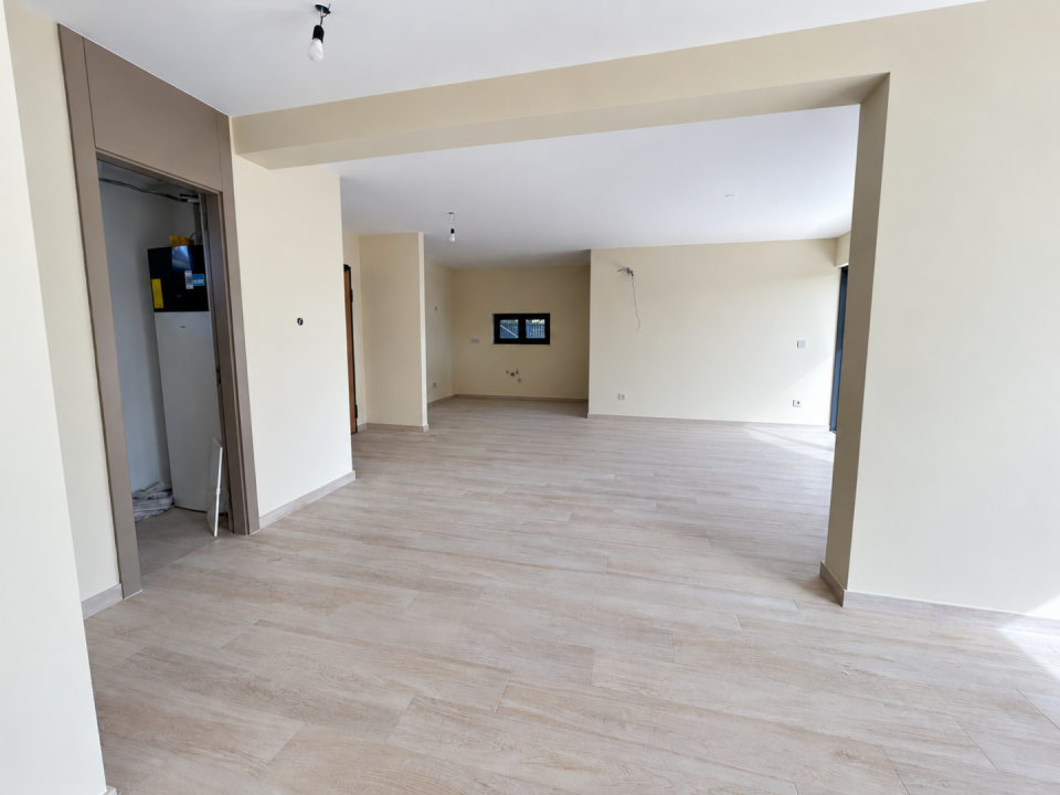 original_1792006835_empty-modern-apartment-interior-1.png