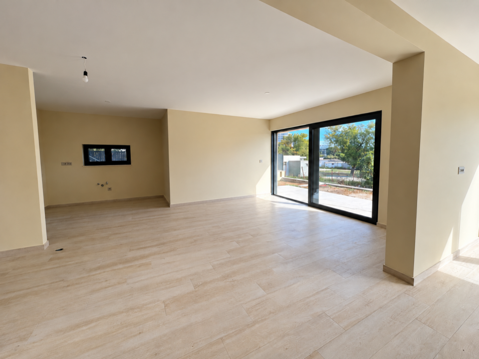 original_1792006854_empty-sunlit-modern-interior.png