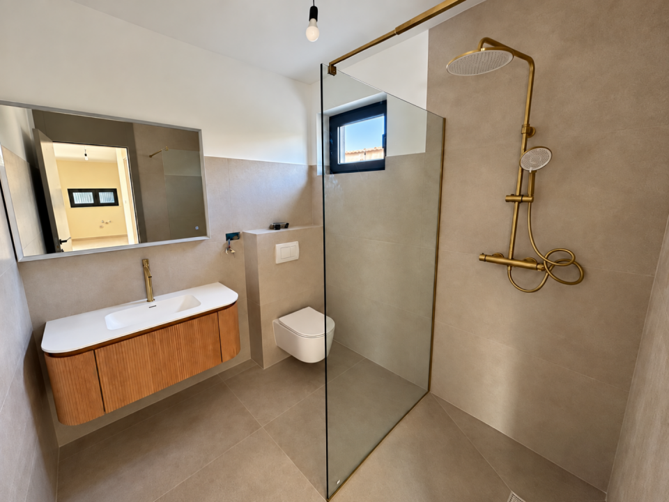 original_1792006880_minimalist-beige-bathroom-with-brass-fixtures.png
