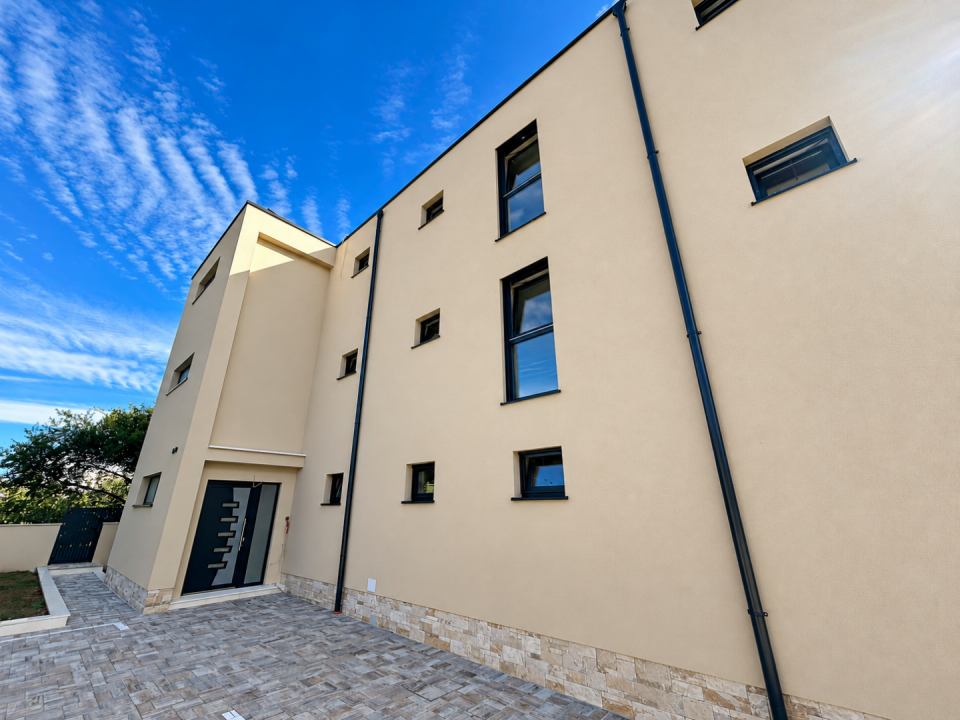original_1792007200_modern-minimalist-home-under-azure-skies.png