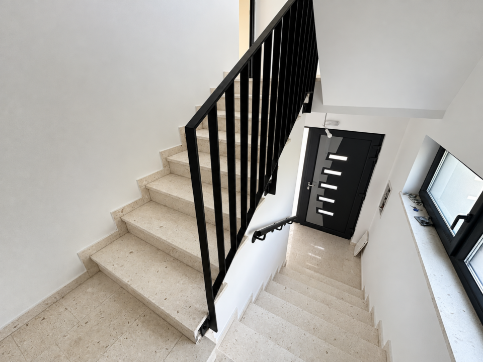 original_1792007214_modern-stone-stairwell-entry.png