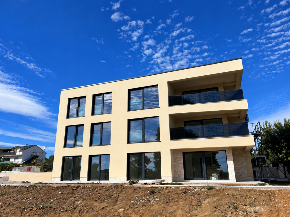original_1792007241_modern-villa-under-a-blue-sky-1.png