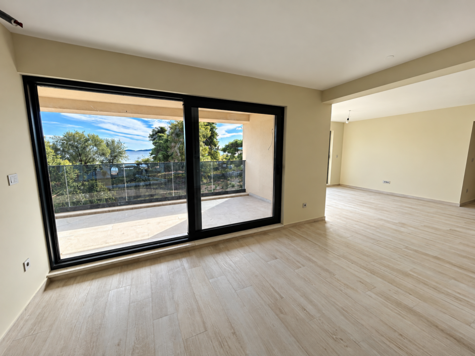 original_1792007253_bright-empty-apartment-with-scenic-balcony-views.png