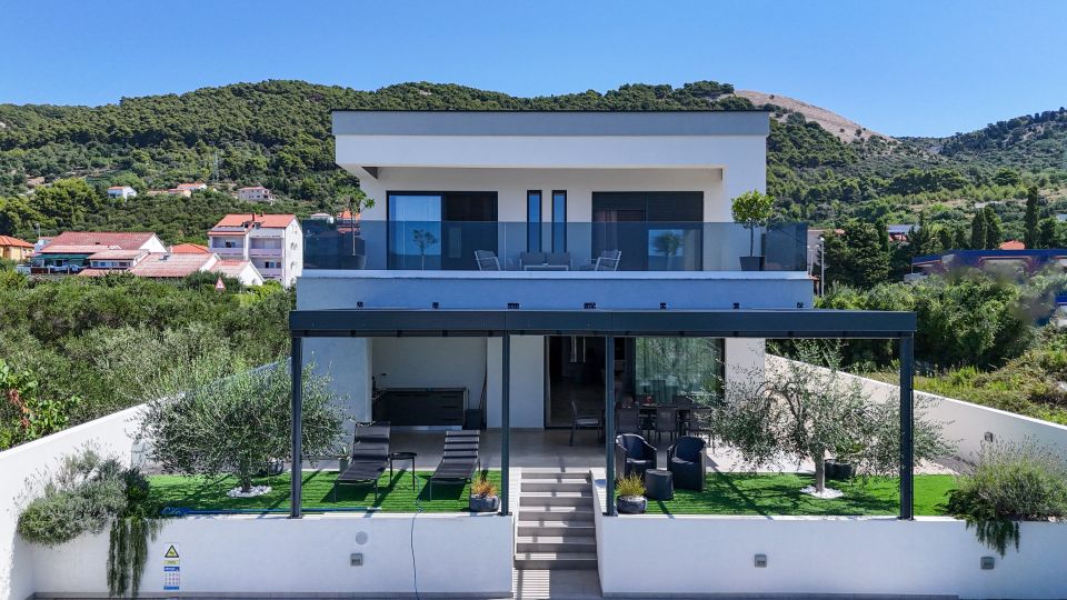 original_1785135807_banjol-modern-villa-with-pool-luxury-10.jpg