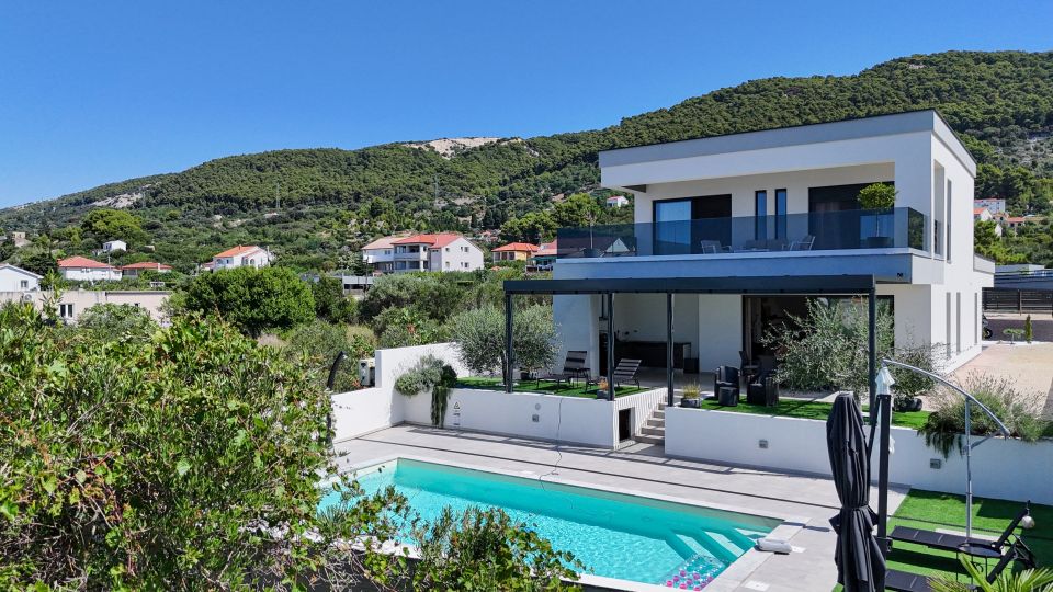 original_1785135813_banjol-modern-villa-with-pool-luxury-14.jpg