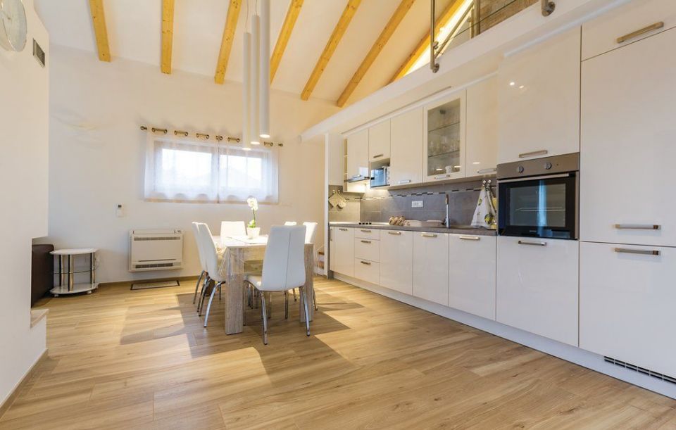 original_1688829349_ciz330_kitchen_01.jpg