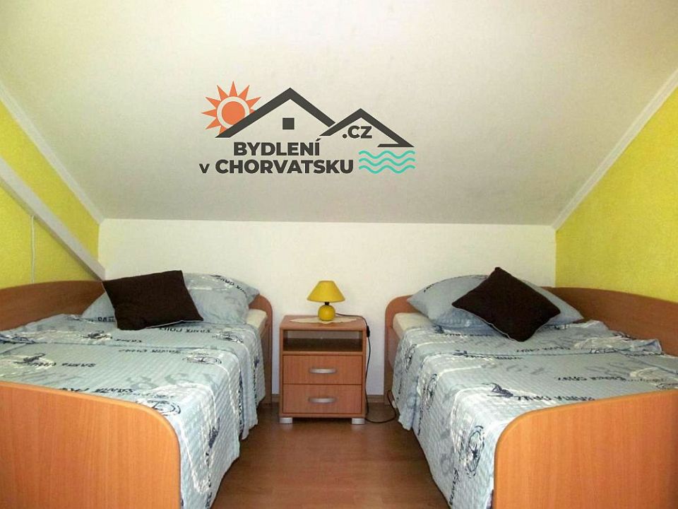 332_cz12.jpg