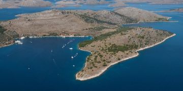 original_1756993345_kornati-otok-zut-poljoprivredno-zemljiste-prvi-red-more-1135-m2-slika-19143.jpg